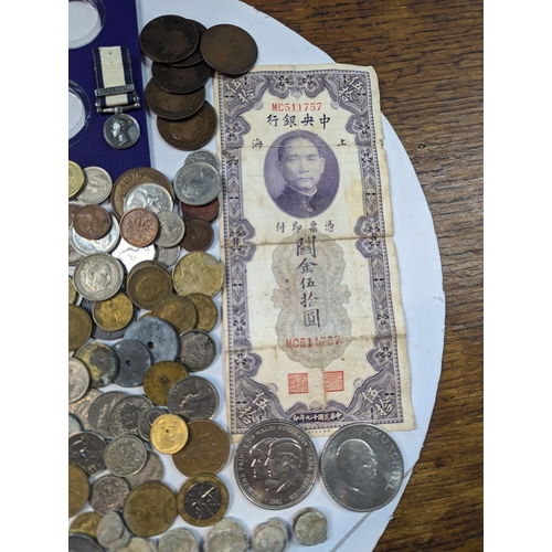 10 - Mixed coins from around the world to include British Victorian and later pennies, USA, Netherlands, ... 