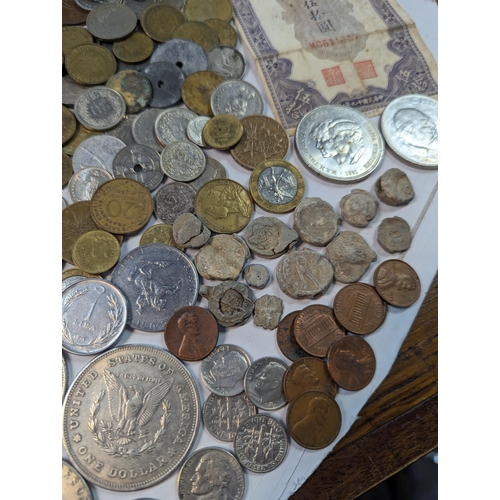 10 - Mixed coins from around the world to include British Victorian and later pennies, USA, Netherlands, ... 