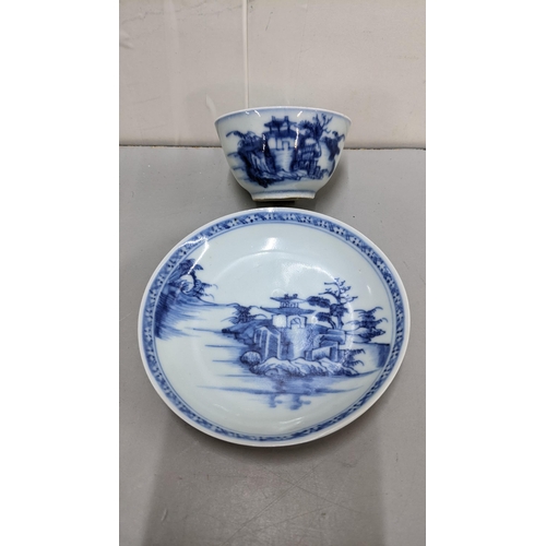 367 - An 18th century Nanking Cargo Chinese blue and white tea bowl and saucer
Location:11.1