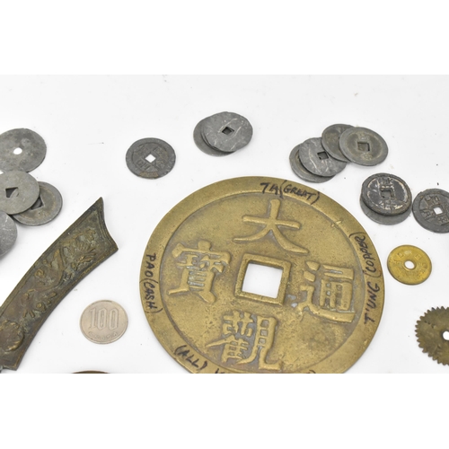 96 - A collection of Chinese and other cash coins, replica bronze knife money replica, spade money, Japan... 