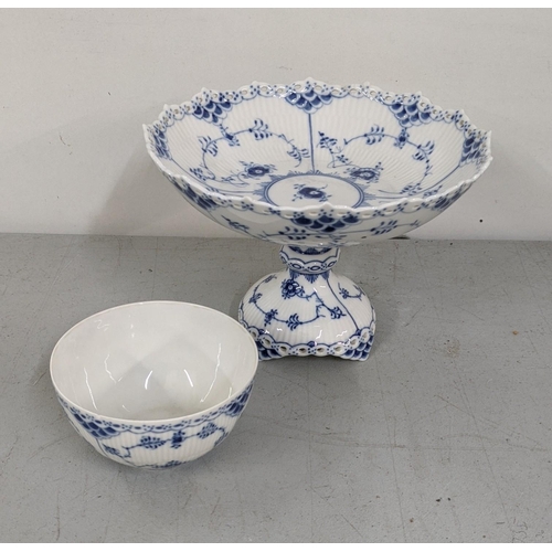 402 - A Royal Copenhagen comport/tazza in the blue onion pattern, number 1020, together with a bowl, numbe... 