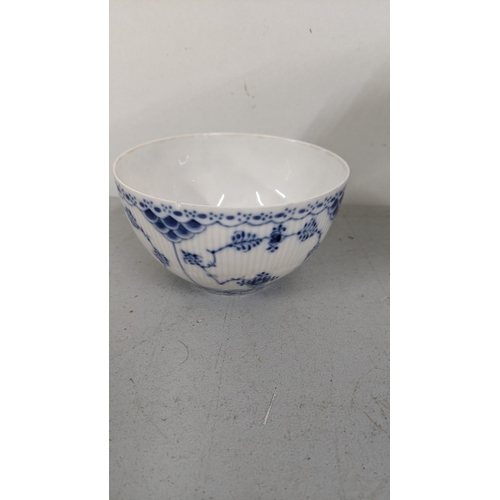 402 - A Royal Copenhagen comport/tazza in the blue onion pattern, number 1020, together with a bowl, numbe... 