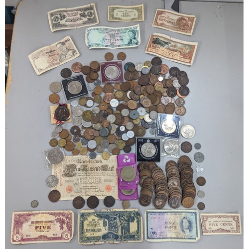 428 - Mixed coins from around the world to include Victorian and later pennies, coinage of Middle East, Eu... 