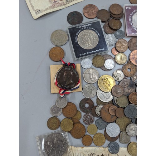 428 - Mixed coins from around the world to include Victorian and later pennies, coinage of Middle East, Eu... 