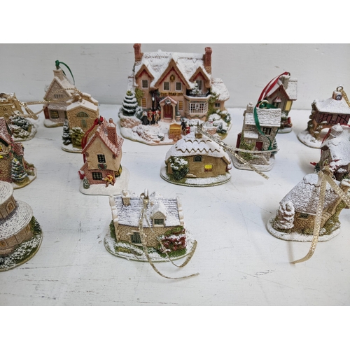 325 - Lilliput Lane - Fifteen Christmas decoration cottages, two small cottages and The Star Inn all winte... 