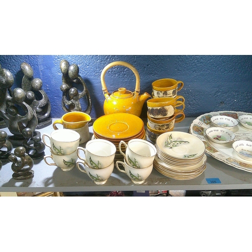 305 - Mixed ceramics and studio pottery to include a Passover dish set, a part tea set and other items
Loc... 