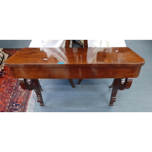 468 - A Victorian mahogany wall hanging console table Location:A2F