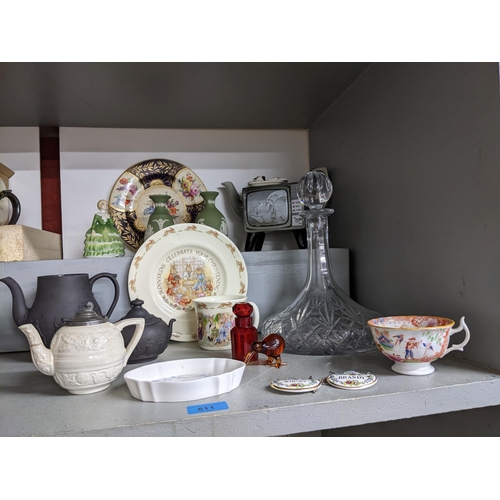 511 - A selection of ceramics and glass to include a Wedgwood black basalt teapot (no lid) and sugar bowl ... 