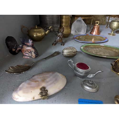 512 - A mixed lot of brassware and pewter and other items to include a Victorian plated thimble holder, an... 