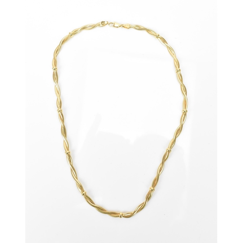 188 - An Italian 9ct yellow gold necklace with intertwined snake chain and spaced gold rings, 42 cm long, ... 