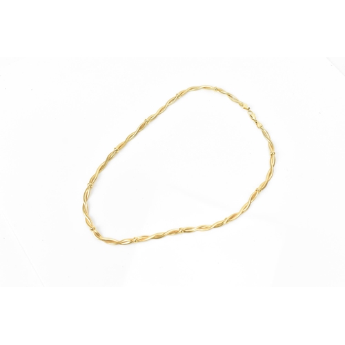 188 - An Italian 9ct yellow gold necklace with intertwined snake chain and spaced gold rings, 42 cm long, ... 