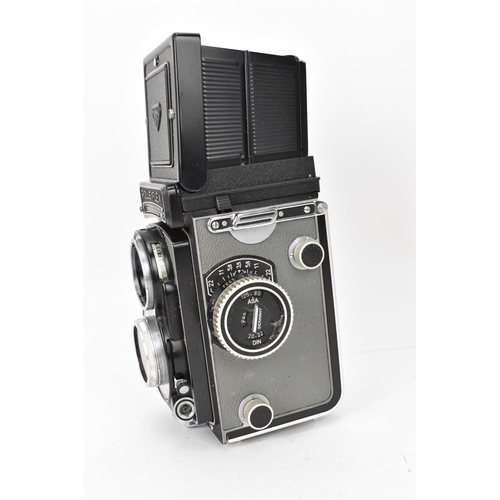 216 - A vintage mid century, Rolleiflex, T Synchro Compur, Franke & Heidecke camera with Carl Zeiss Nr 270... 