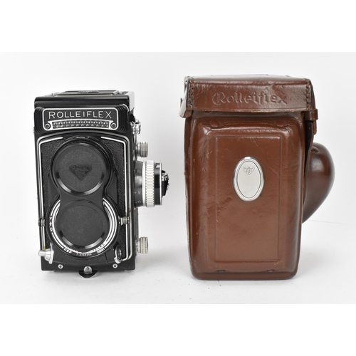 220 - A Rolleiflex T 3.5 TLR camera , with Carl Zeiss nr. 2818876 Tessar 1:3,5/f=75mm taking lens, and Hei... 