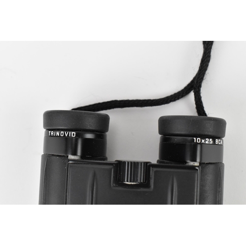 226 - A pair of Leica Trinovid 10x25 binoculars, in leather carry case