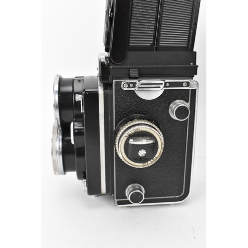 233 - A Rolleiflex Synchro-Compur wide angle TLR camera, in black, 2490041, with Carl Zeiss Distagon 1:4 f... 