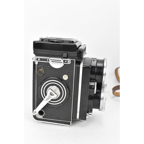 233 - A Rolleiflex Synchro-Compur wide angle TLR camera, in black, 2490041, with Carl Zeiss Distagon 1:4 f... 