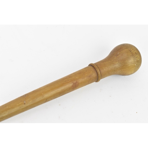 177 - A 19th century rhino horn swagger stick, of tapered form with knopped end, 49 cm long