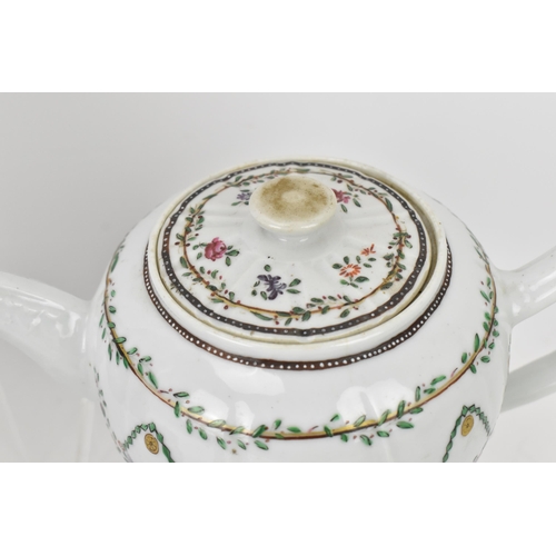 180 - A small collection of 18th and early 19th century British porcelain, to include English and New Hall... 