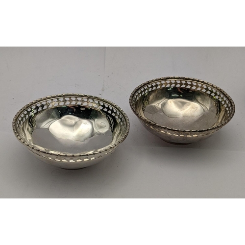 107 - Mixed silver to include a four footed trinket box, a pair of silver pin dishes having pierced edges ... 