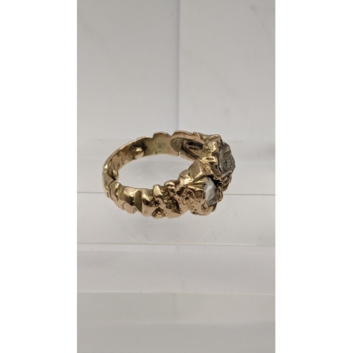 134 - An unusual 9ct gold ring faceted with three paste stones, total weight 10.9g Location: RING