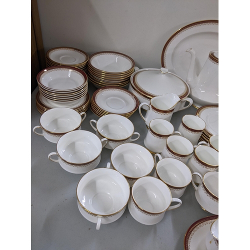 305 - A Paragon 'Hollywood' patterned dinner service, approx. 84 pieces.Location: A4M