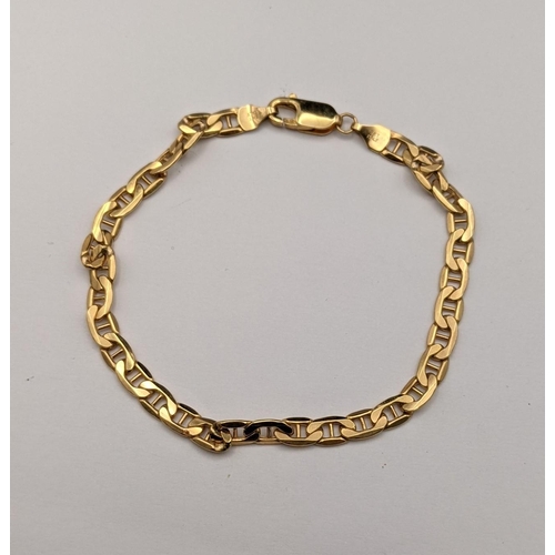 35 - A 9ct gold anchor link bracelet, total weight 3.8g
Location: CAB2