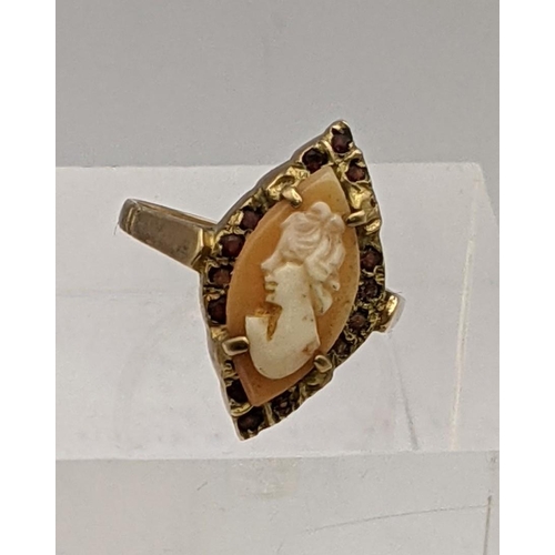 40 - A 9ct gold cameo ring, total weight 2.9g
Location: RING