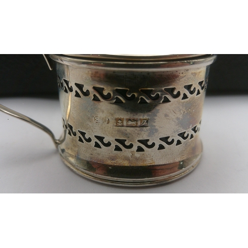 55 - A set of silver condiment set with three silver spoons, cased. 70.6g
Location: A4T
