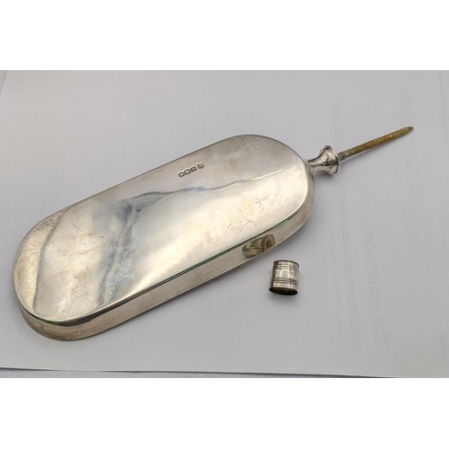 97 - A silver crumb scoop A/F having a floral engraved detail, hallmarked Sheffield 1922, total weight 16... 