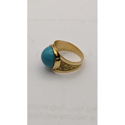 23 - A yellow metal ring set with a circular turquoise tablet 5.3g
Location: CAB3