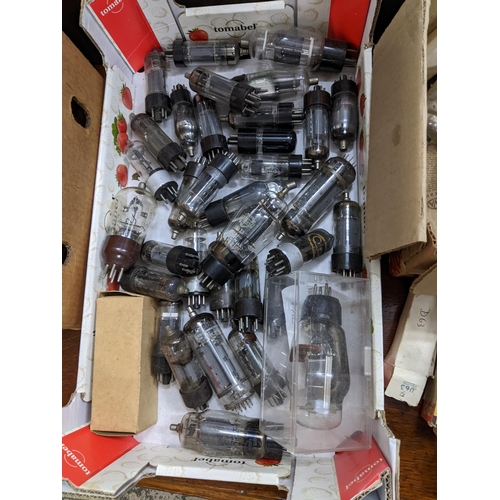 276 - A quantity of vintage radio valves to include Mullard PL38 and 36, UABC80, Cossor SU2150A, Osram DH6... 