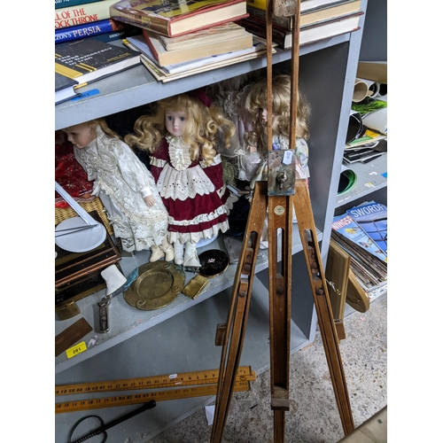 281 - A mixed lot to include various collectors dolls, a Windsor and Newton wooden artist easel, pair of r... 