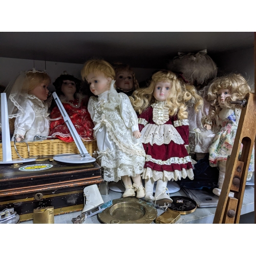 281 - A mixed lot to include various collectors dolls, a Windsor and Newton wooden artist easel, pair of r... 