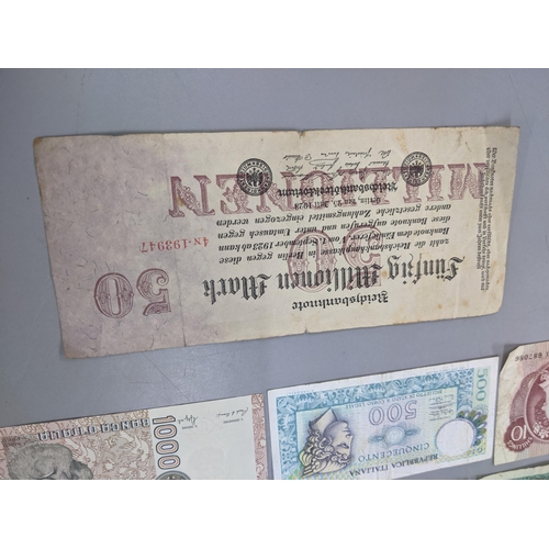 379 - Mixed banknotes from around the world to include a 1973 Hong Kong and Shanghai Banking corporation T... 