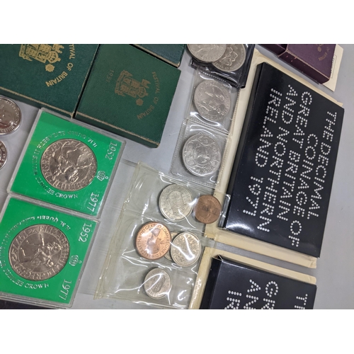 380 - Mixed British and world coinage to include British commemorative crowns boxed 1951 Festival of Brita... 