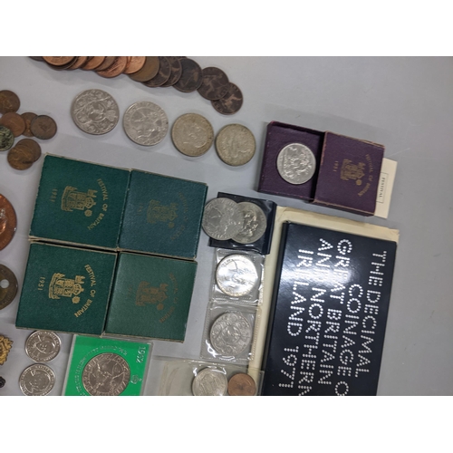 380 - Mixed British and world coinage to include British commemorative crowns boxed 1951 Festival of Brita... 