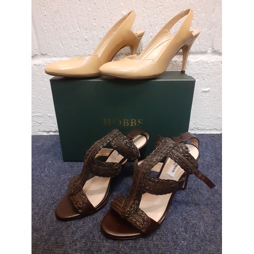 69 - Two pairs of modern ladies shoes, unworn, to include a pair of cream court shoes with sling backs, U... 