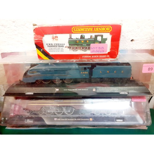 89 - Three model trains comprising an Amer 1938 class A4 No:4468 Mallard on stand, a 1938 Class 80 No:622... 