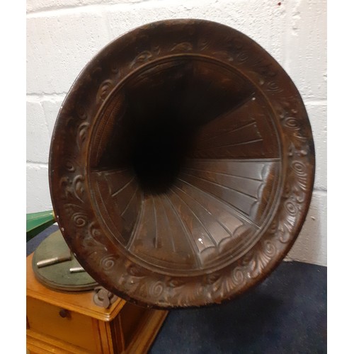 192 - A 20th Century oak cased gramophone and accessories. Location:A3M