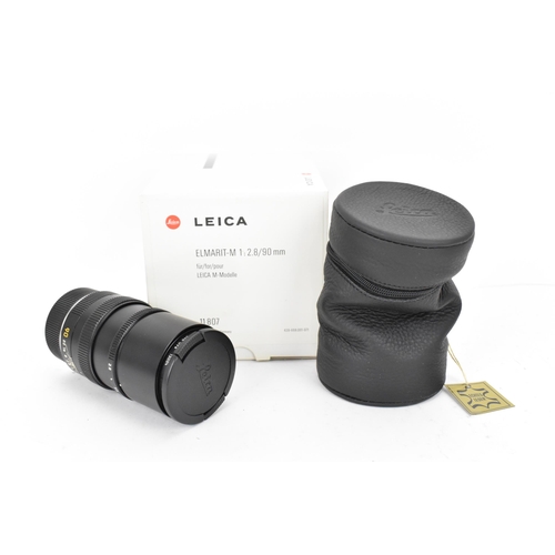 222 - A Leica Elmarit-M 1:2.8/90 E46 lens, in black, Nr. 3857217, with lens cap