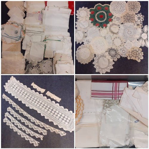 471 - A large quantity of vintage table linen to include early 20th Century examples with crotchet trim, c... 