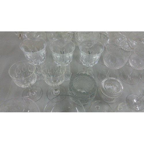 456 - Crystal and glassware to include a set of four Dartington crystal wine glasses and Nachtmann crystal... 