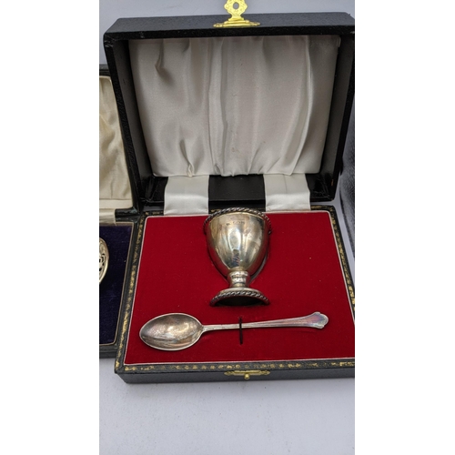 429 - A boxed set of pierced sugar bowls and tongs hallmarked Birmingham 1919, together with a silver eggc... 