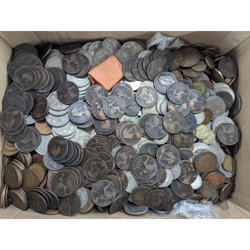 481 - A quantity of British coins, Victorian and later pennies, along with past 1947 half crowns, florins/... 