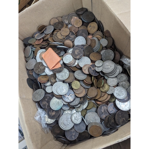 481 - A quantity of British coins, Victorian and later pennies, along with past 1947 half crowns, florins/... 