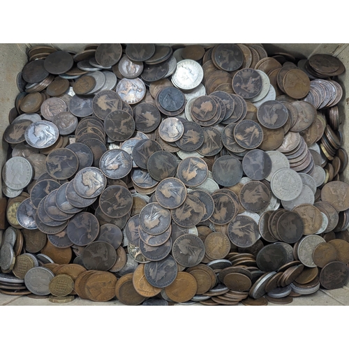 483 - A quantity of British coins, Victorian and later pennies, along with past 1947 half crowns, florins/... 