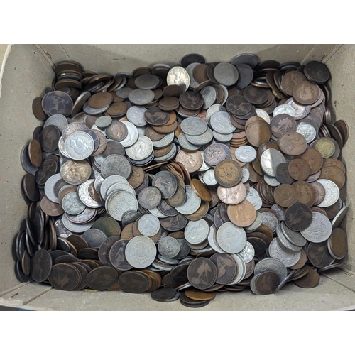 483 - A quantity of British coins, Victorian and later pennies, along with past 1947 half crowns, florins/... 