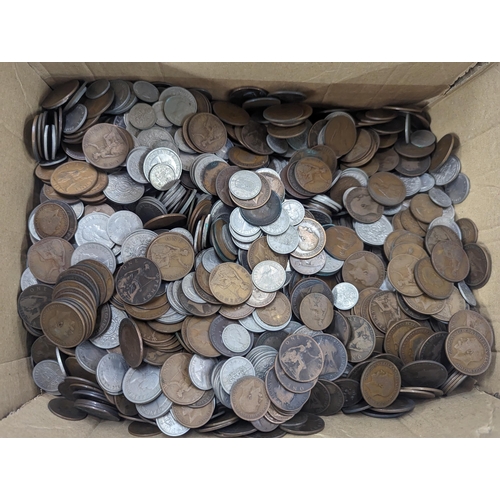 485 - A quantity of British coins, Victorian and later pennies, along with past 1947 half crowns, florins/... 