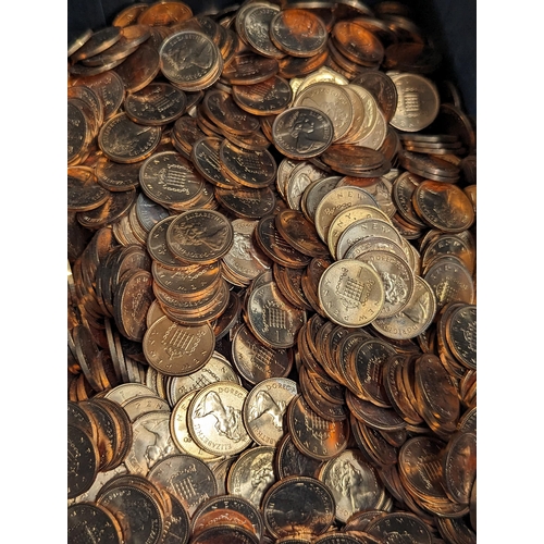 488 - A quantity of mostly very fine British decimal coinage to include 1969, 1970 50 pence, 10 and 5 penc... 