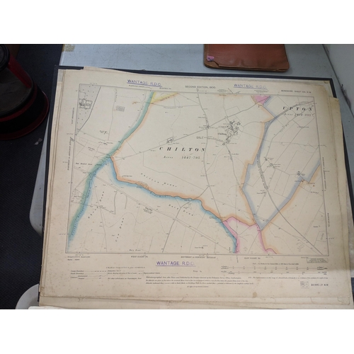 495 - Approx 60 A2 street maps, mainly 1913 and 1914 edition reprints showing areas in and around Berkshir... 